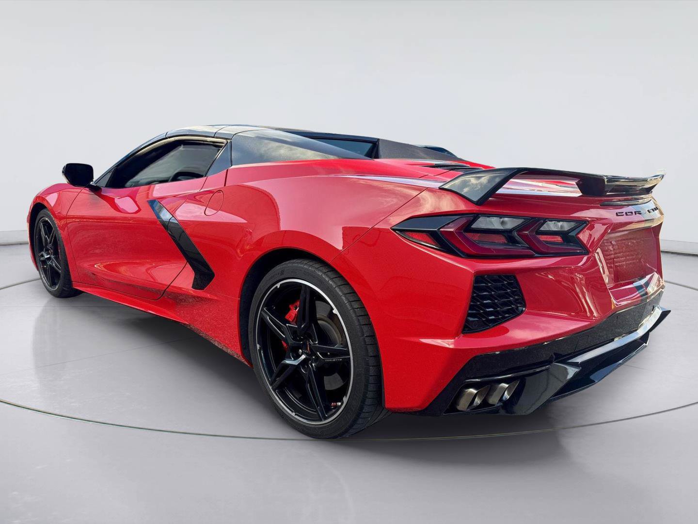 Used 2022 Chevrolet Corvette Stingray Convertible w/ Z51 Performance Package RWD image 7