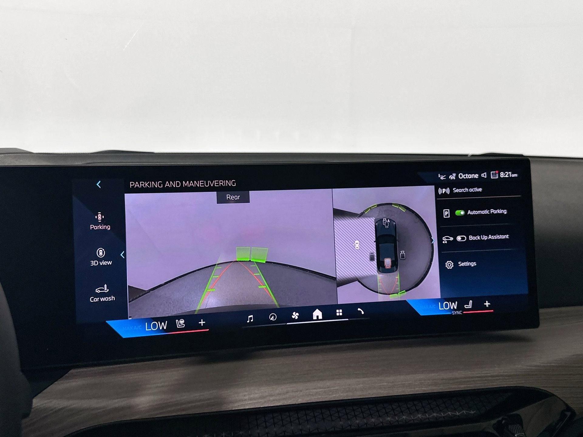 Used 2025 BMW 230i Coupe w/ Premium Package image 13