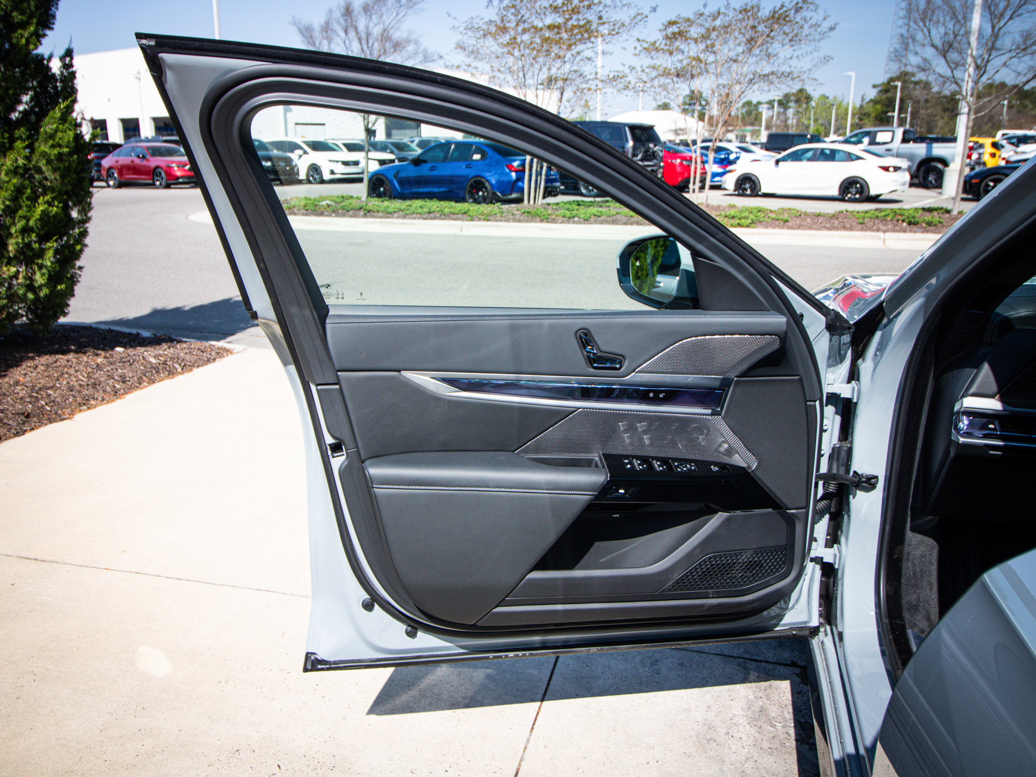 Used 2026 BMW 760i xDrive w/ Executive Package image 14