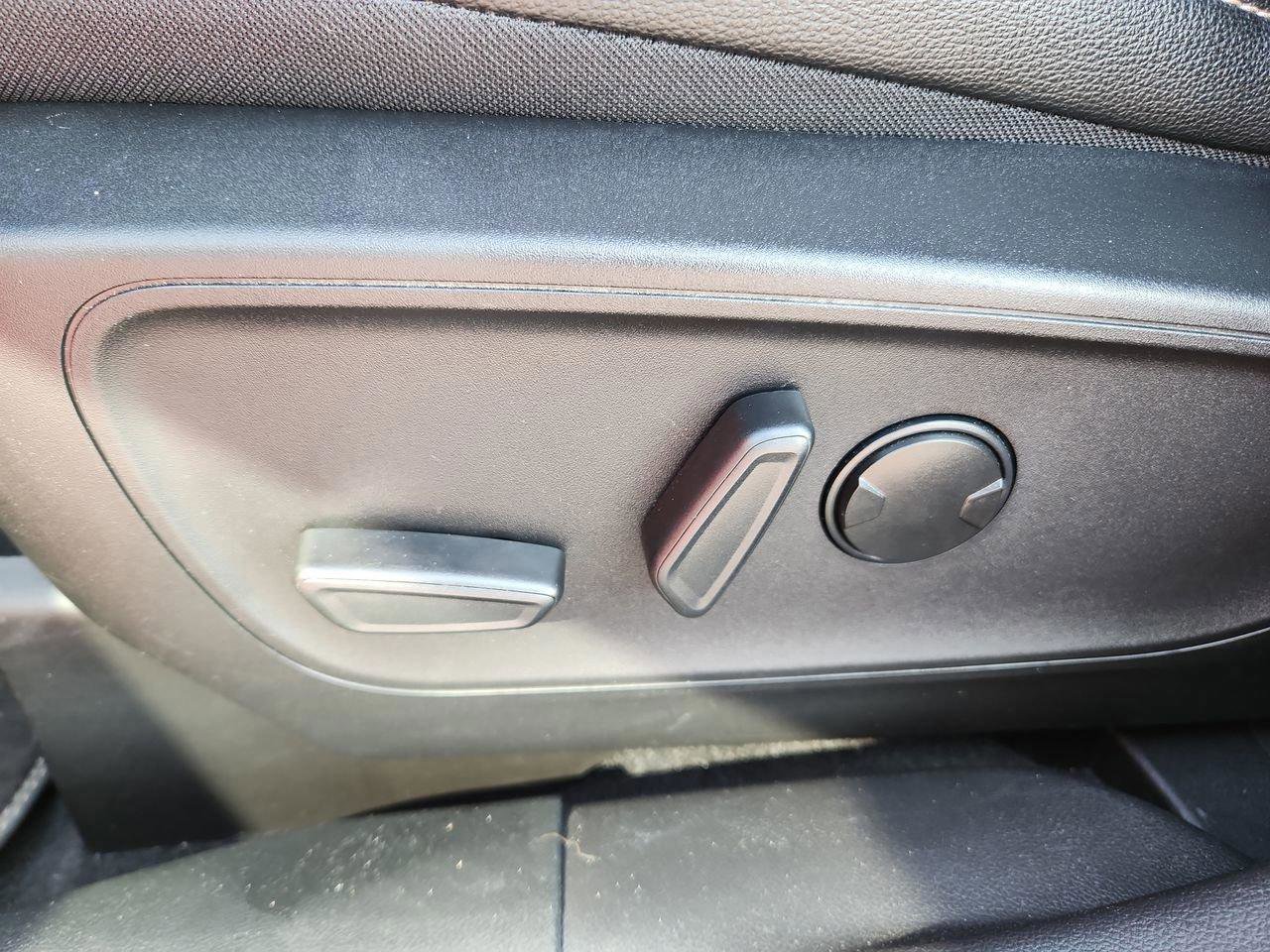 Used 2022 Ford Escape Titanium w/ Titanium Premium Package image 15