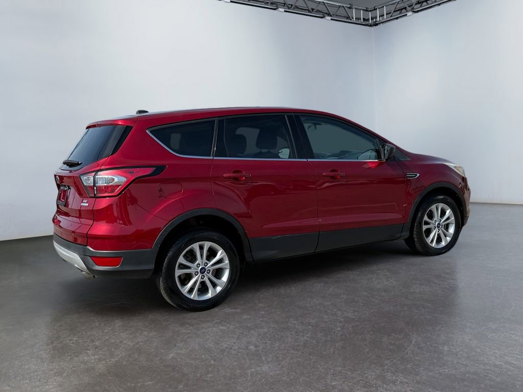 Used 2017 Ford Escape SE FWD image 3