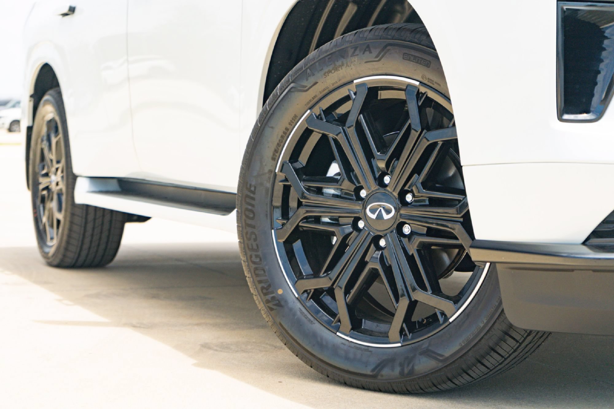 New 2027 INFINITI QX80 Sensory w/ Sport Exterior Package AWD/4WD image 2