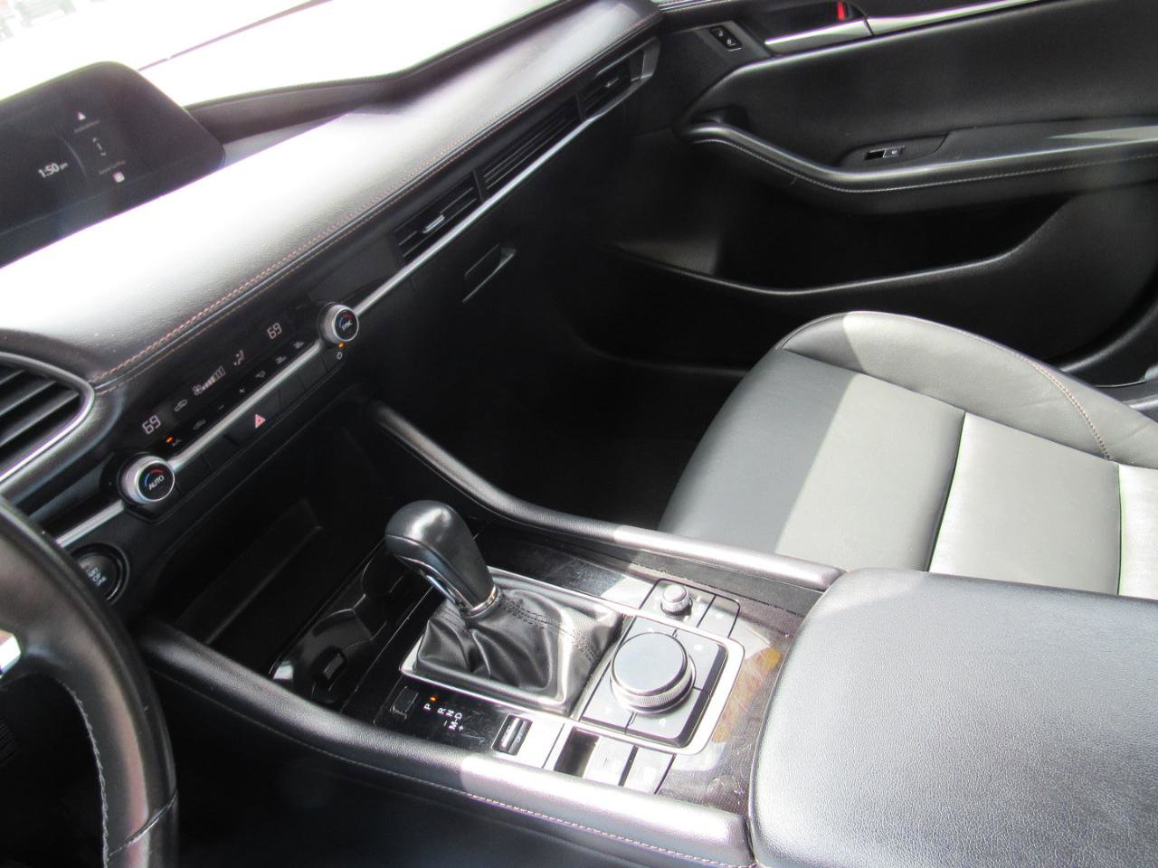 Used 2024 MAZDA MAZDA3 s FWD image 27