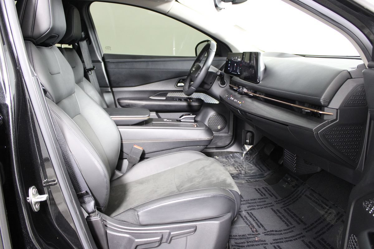 Used 2023 Nissan Ariya AWD image 11