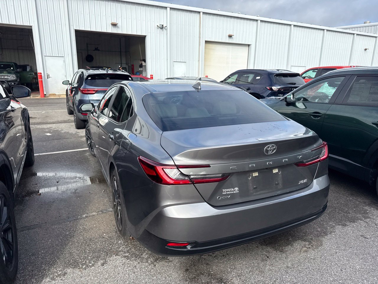 Used 2025 Toyota Camry XLE FWD image 7