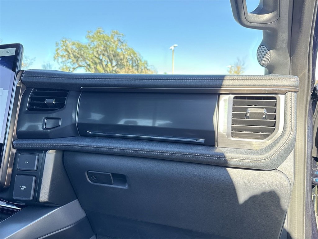 Used 2022 Ford F150 Lightning Lariat image 29