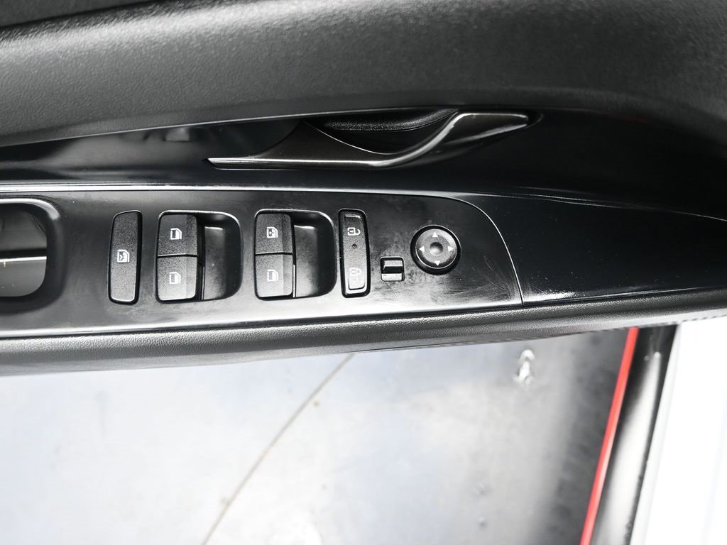 Used 2025 Hyundai Elantra N Base image 18