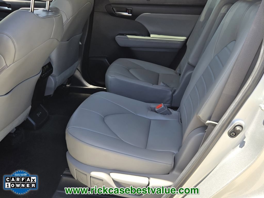 Used 2023 Toyota Highlander XLE FWD image 11