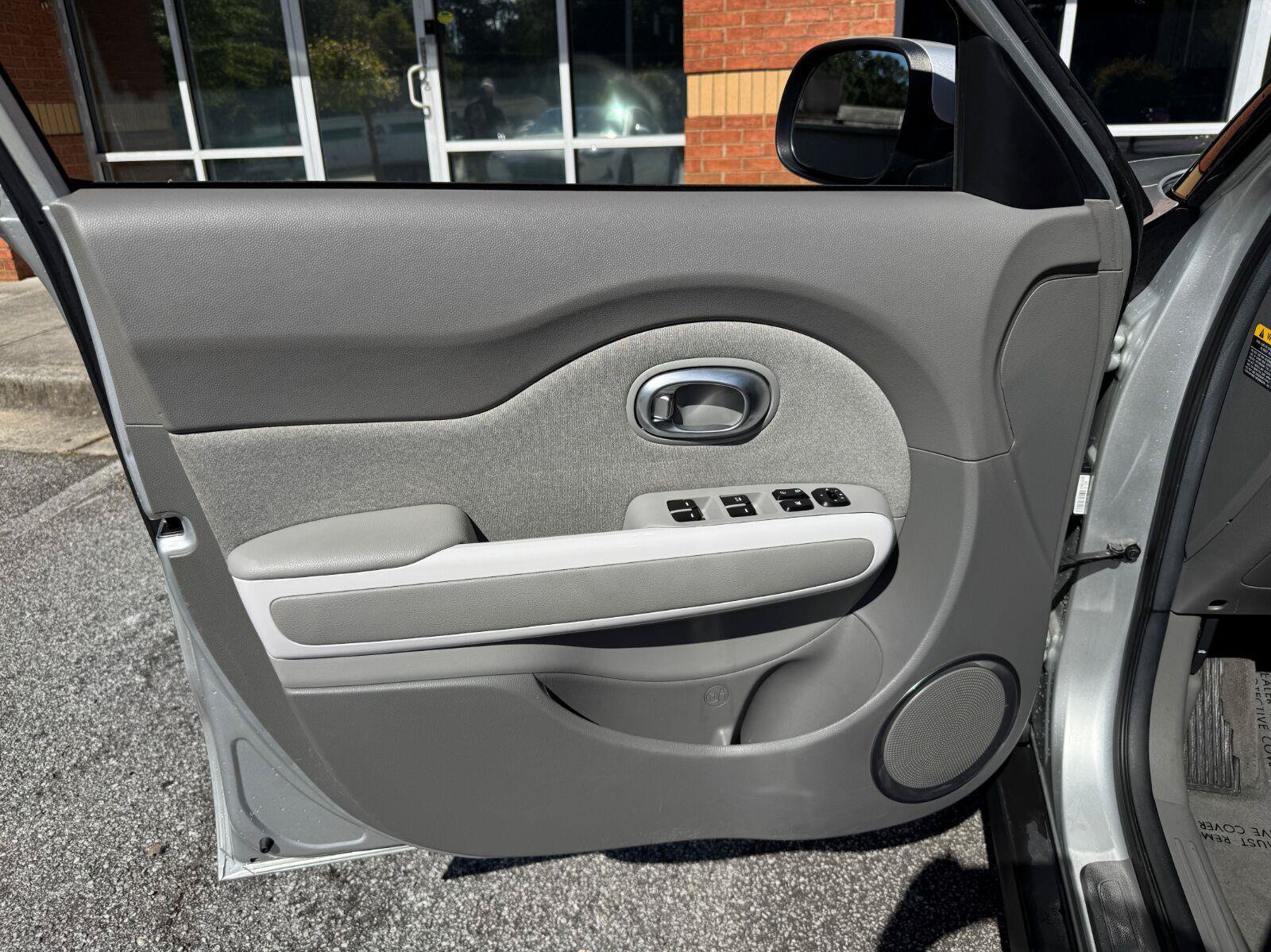 Used 2016 Kia Soul EV FWD image 37