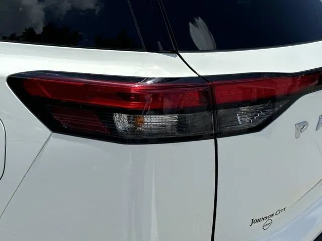 Certified 2025 Nissan Pathfinder SV AWD/4WD image 11