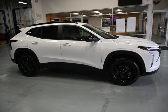 New 2026 Chevrolet Trax LT w/ Sunroof Package FWD image 4