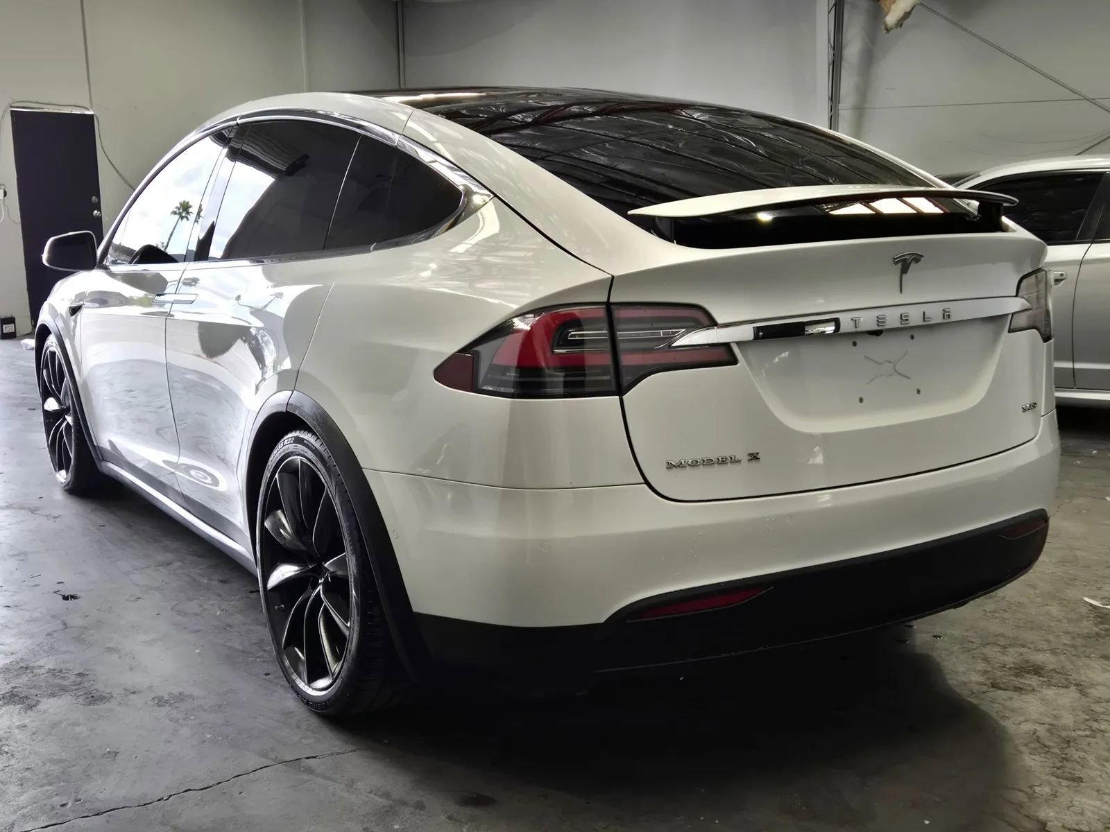 Used 2017 Tesla Model X 90D image 2