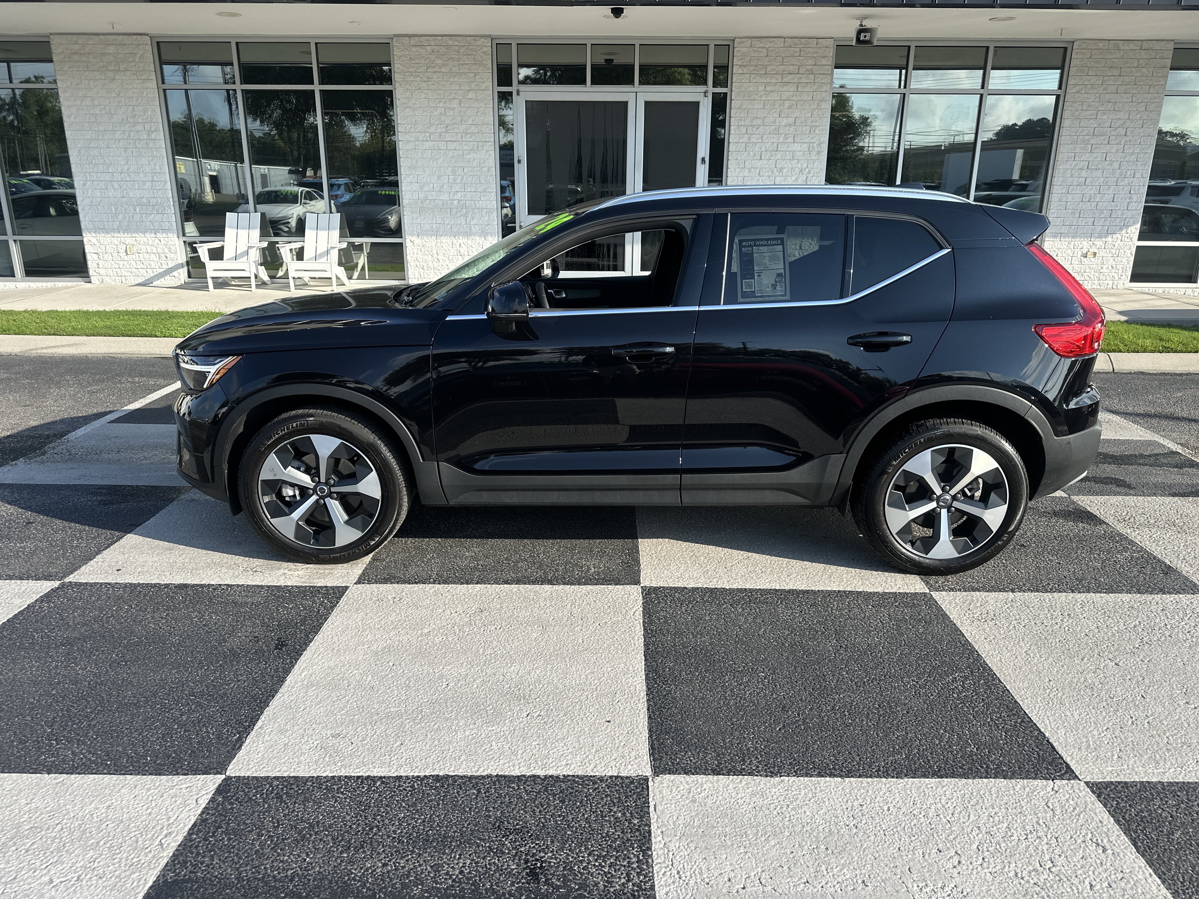 Used 2024 Volvo XC40 B5 Plus w/ Climate Package AWD/4WD image 1