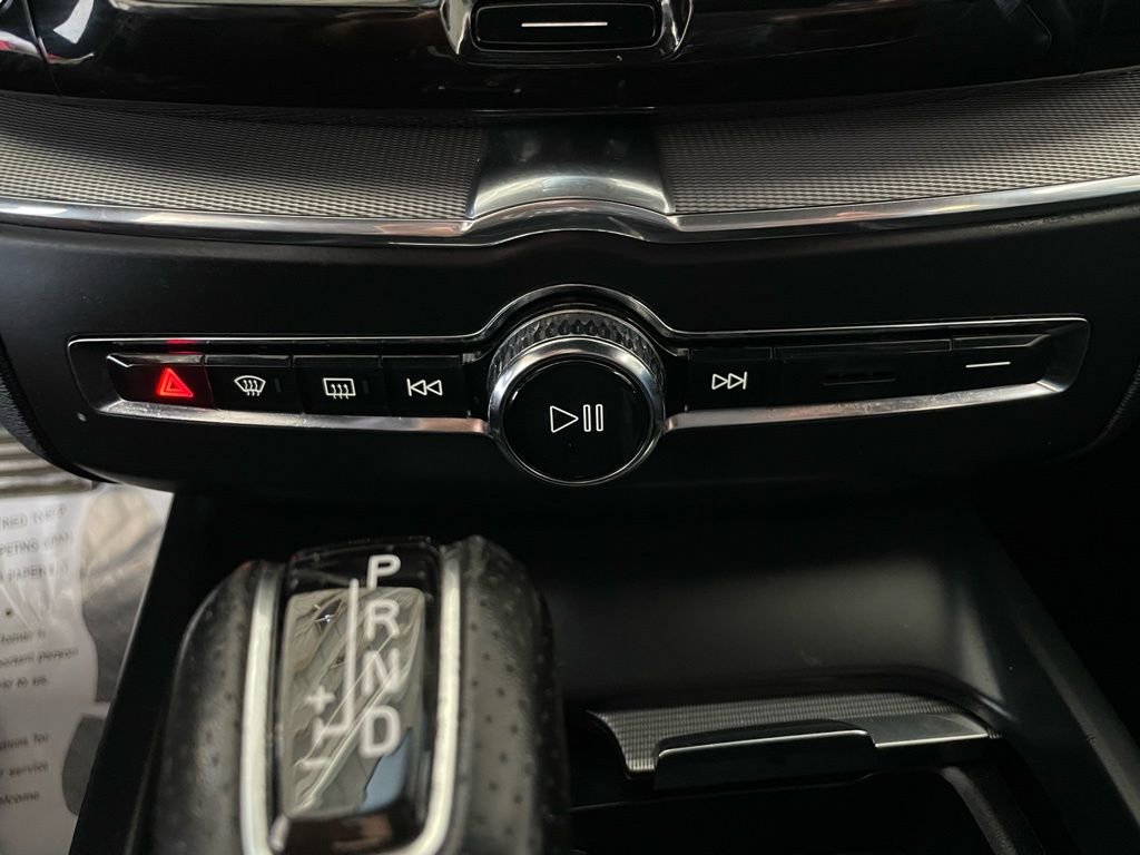 Used 2018 Volvo XC60 T6 R-Design w/ Convenience Package image 40