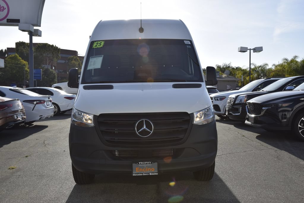 Used 2025 Mercedes-Benz Sprinter 2500 image 10