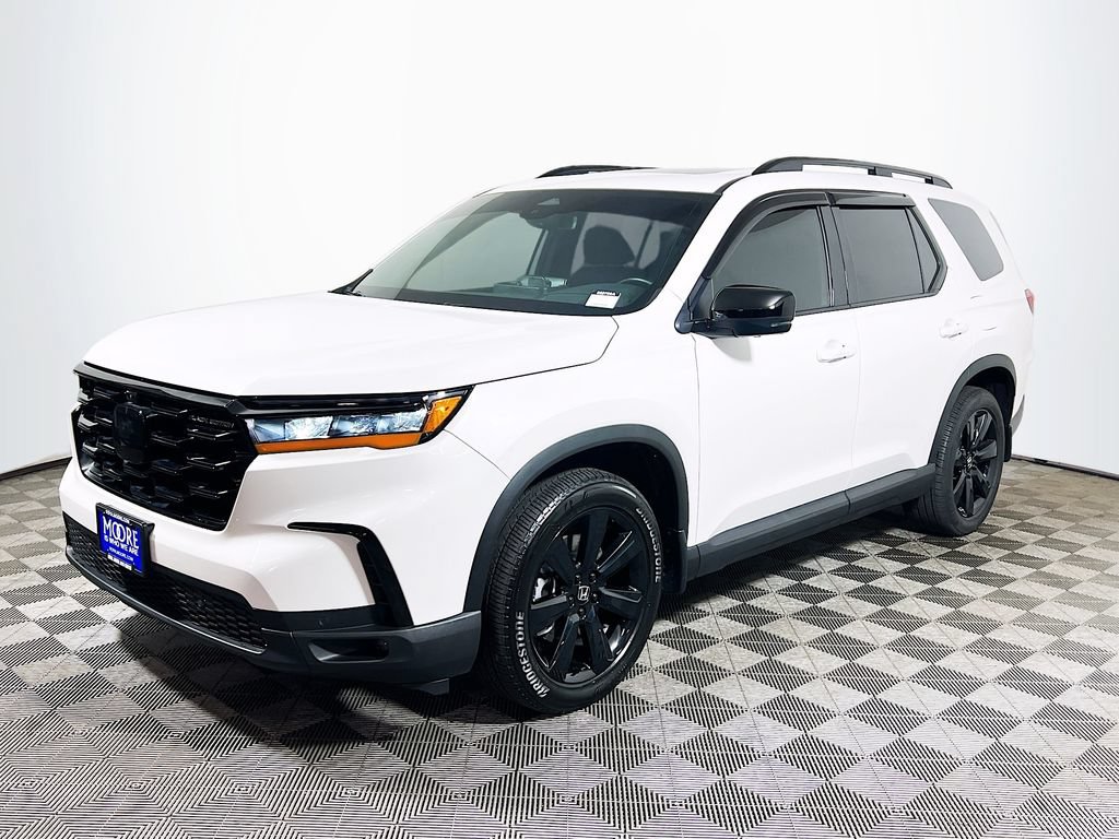 Used 2025 Honda Pilot Black Edition image 3