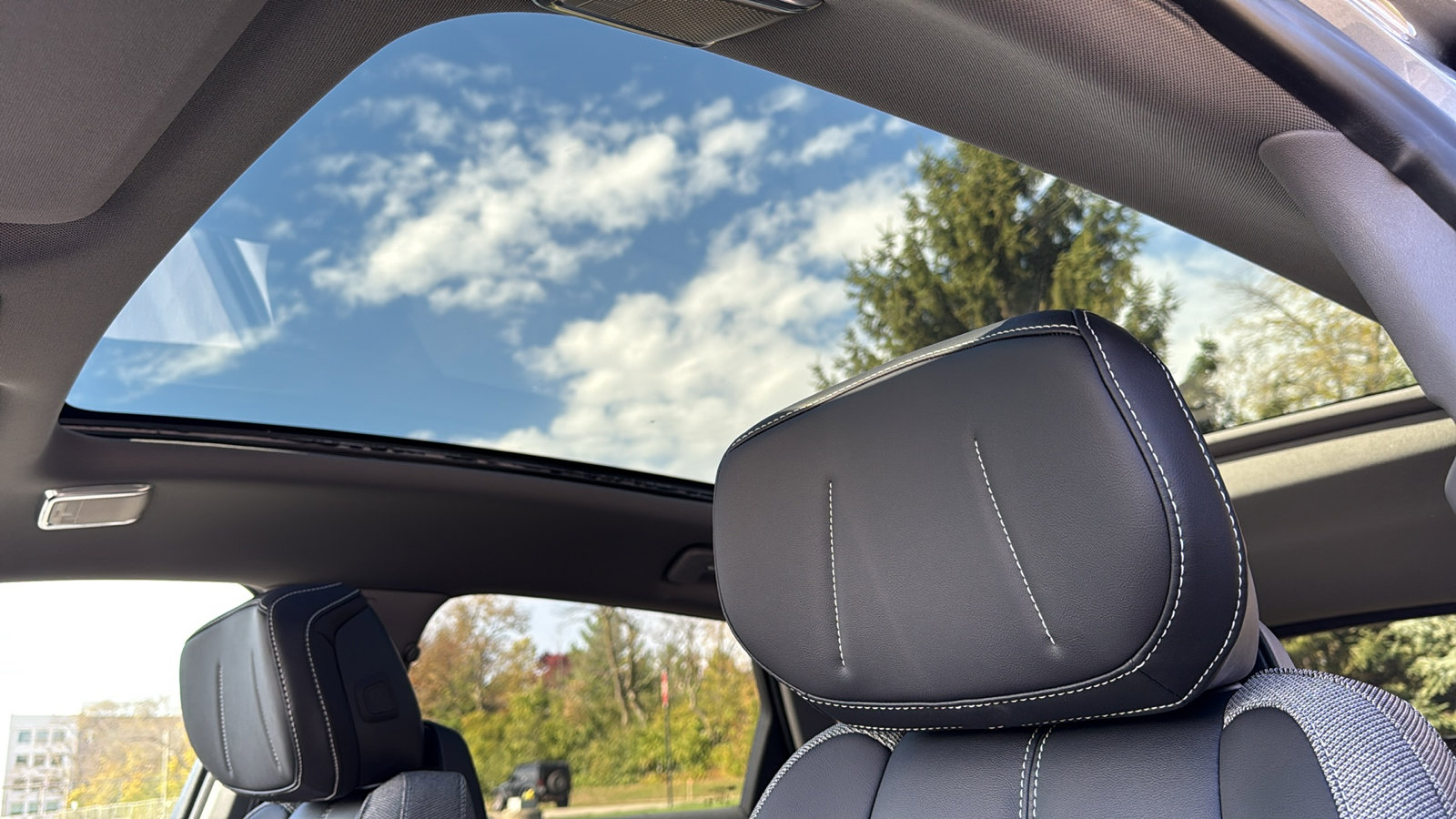 New 2025 Cadillac Optiq Luxury 1 w/ LPO, Floor Liner Package image 26