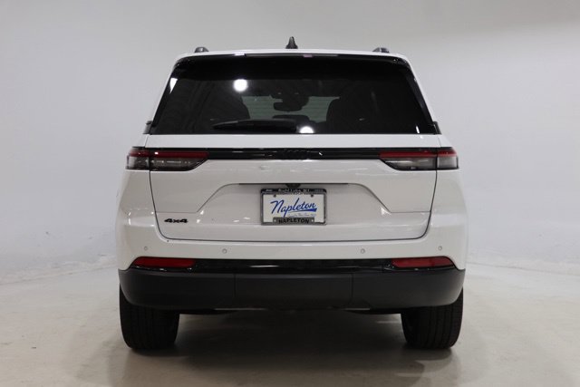 Used 2023 Jeep Grand Cherokee Altitude AWD/4WD image 7