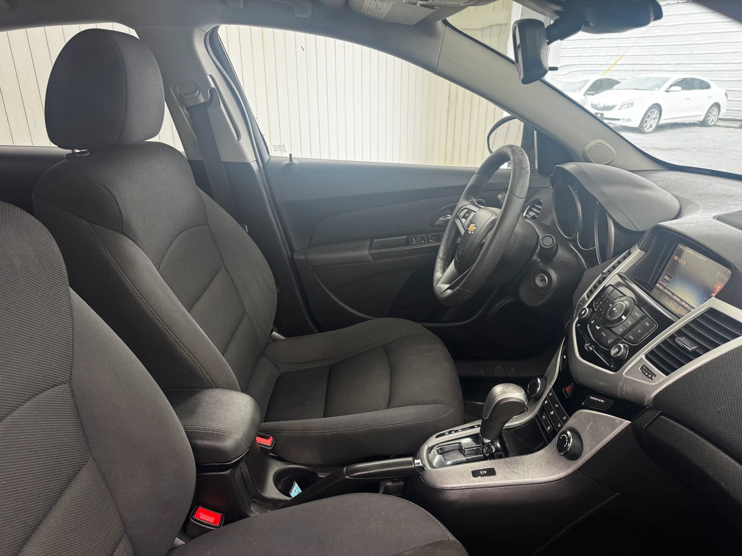 Used 2016 Chevrolet Cruze LT w/ Technology Package image 17