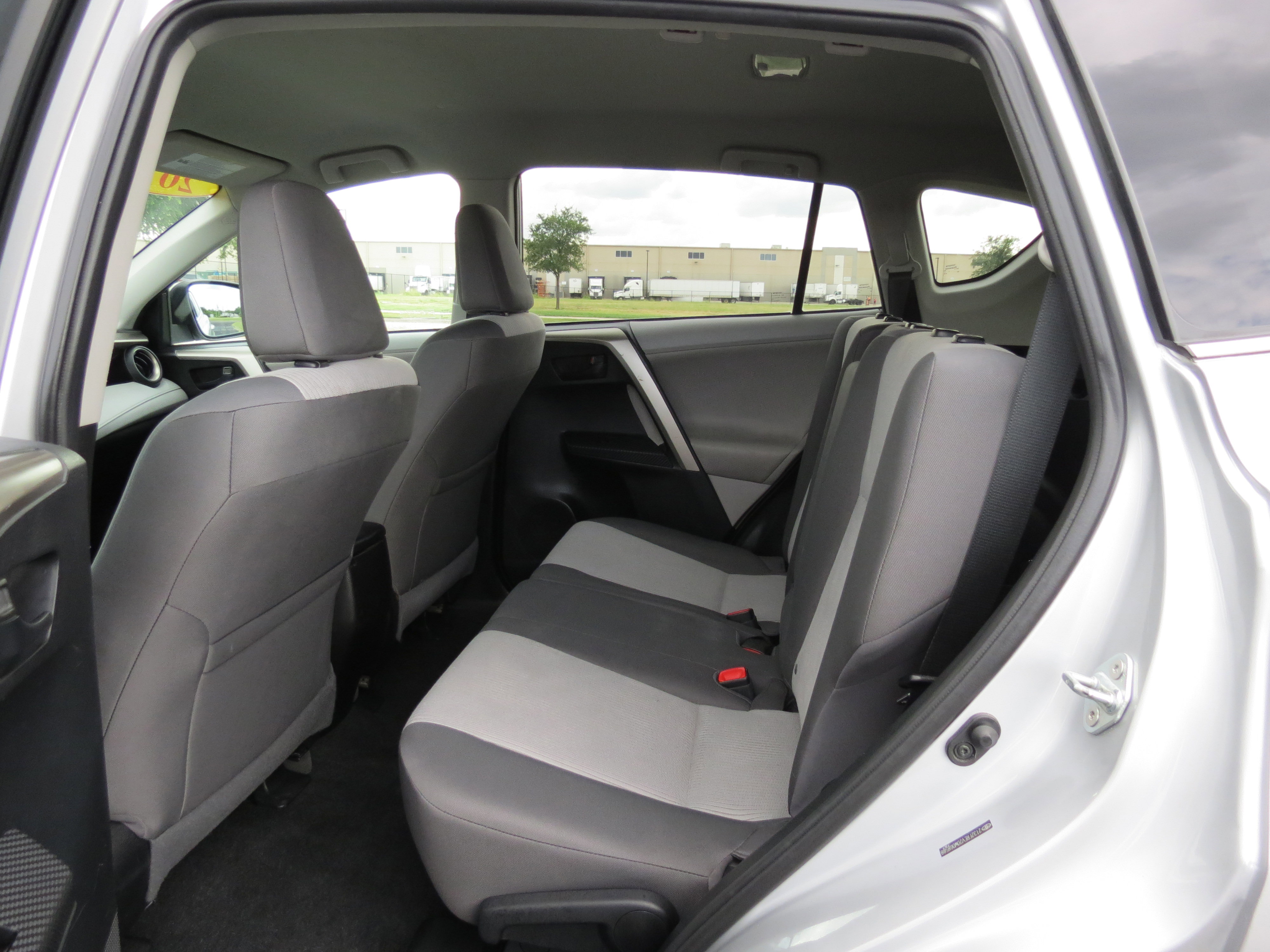 Used 2013 Toyota RAV4 LE FWD image 28