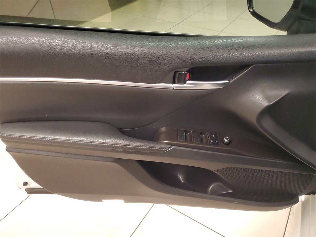 Used 2021 Toyota Camry XLE image 19