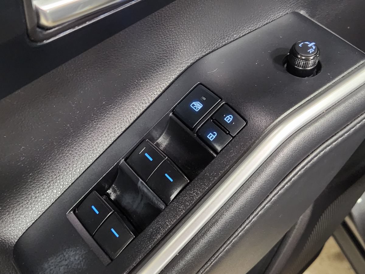 Used 2022 Toyota Highlander XLE FWD image 44