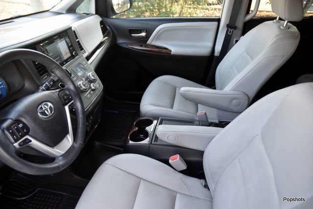 Used 2020 Toyota Sienna Limited Premium FWD image 10