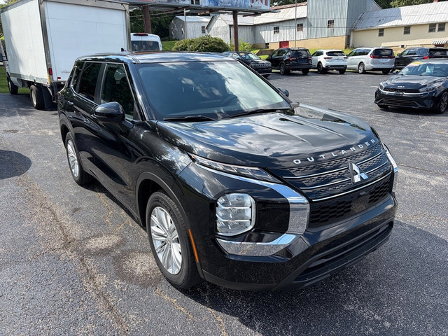 Used 2023 Mitsubishi Outlander ES AWD/4WD image 4