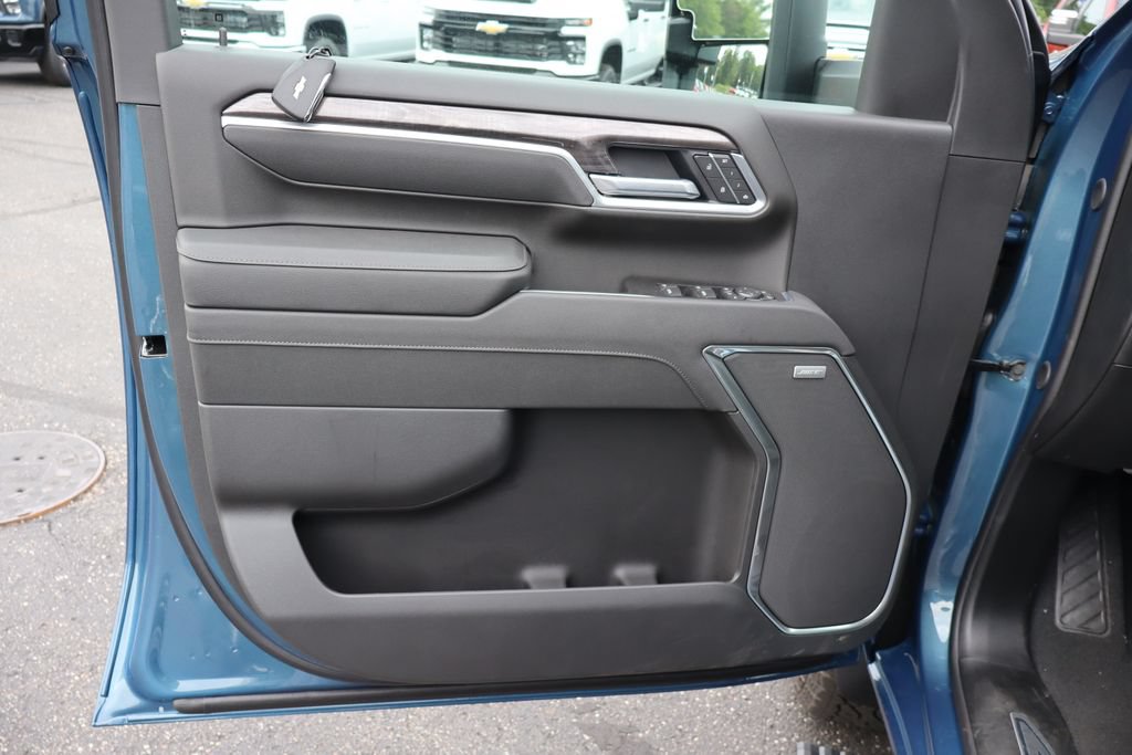 New 2026 Chevrolet Silverado 2500 LTZ w/ LTZ Convenience Package AWD/4WD image 4