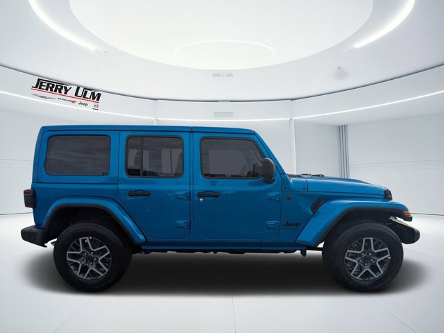 Used 2025 Jeep Wrangler Sahara image 2