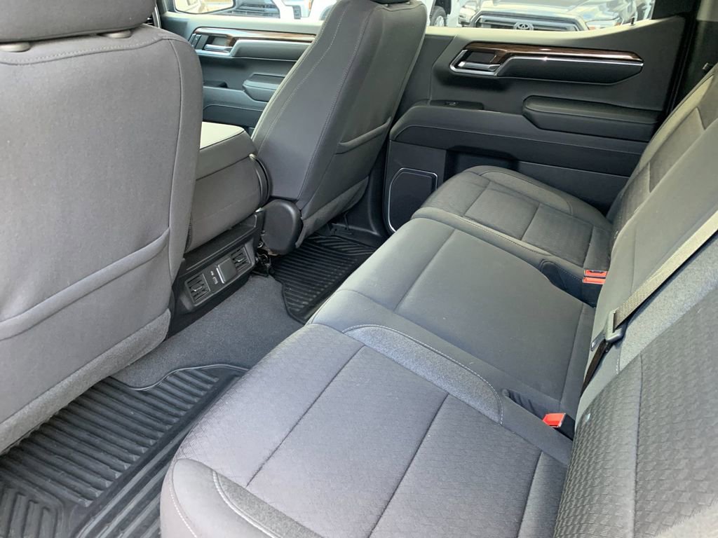 Used 2023 Chevrolet Silverado 1500 LT AWD/4WD image 14