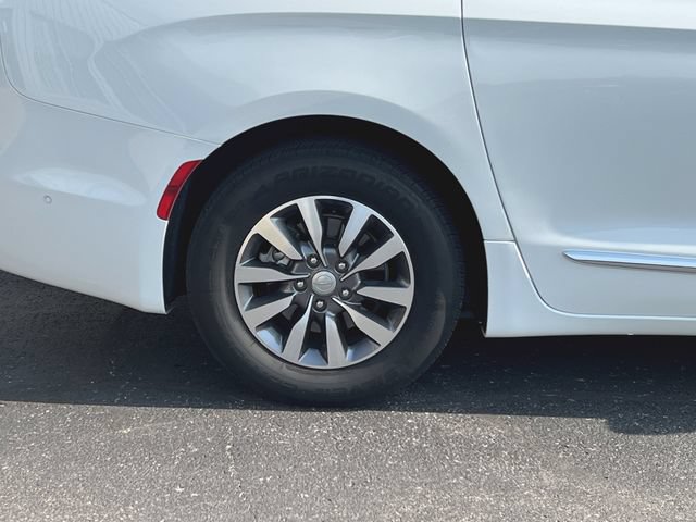 Used 2020 Chrysler Pacifica Touring-L Plus w/ Advanced Safetytec Group FWD image 33