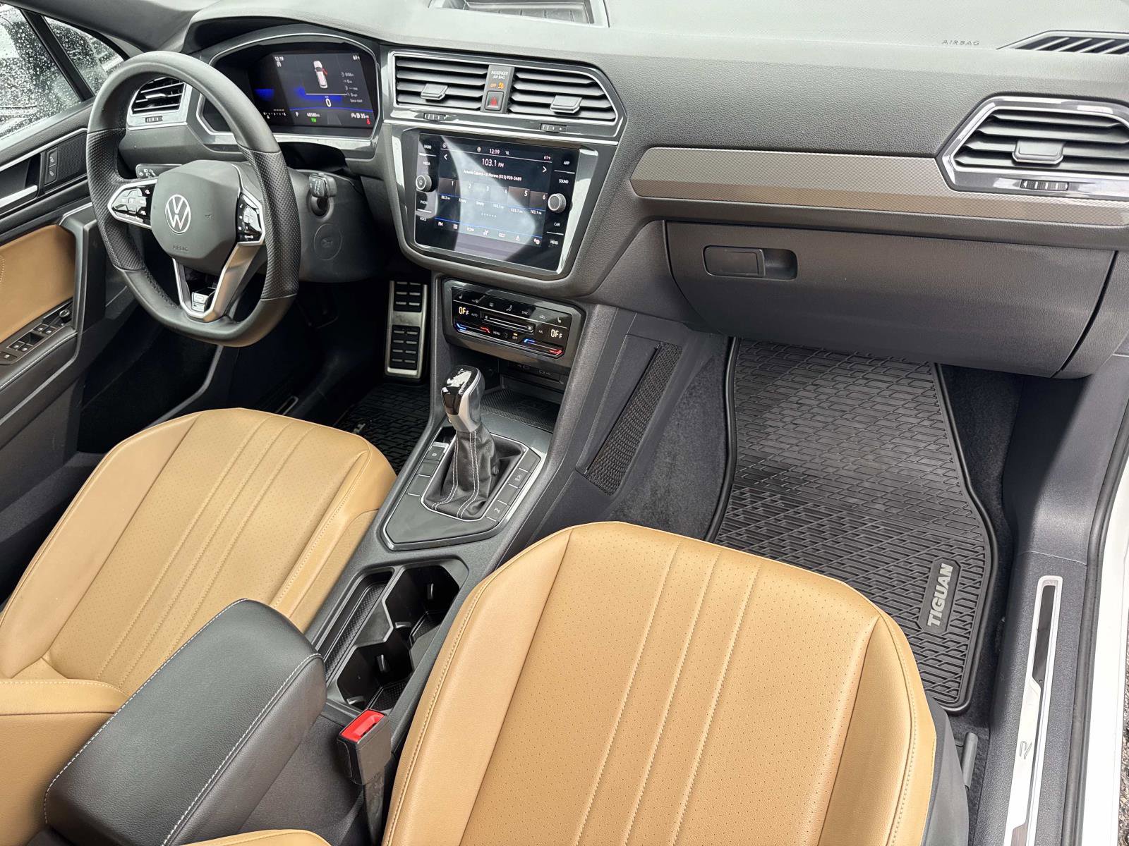 Certified 2022 Volkswagen Tiguan SE R-Line image 29