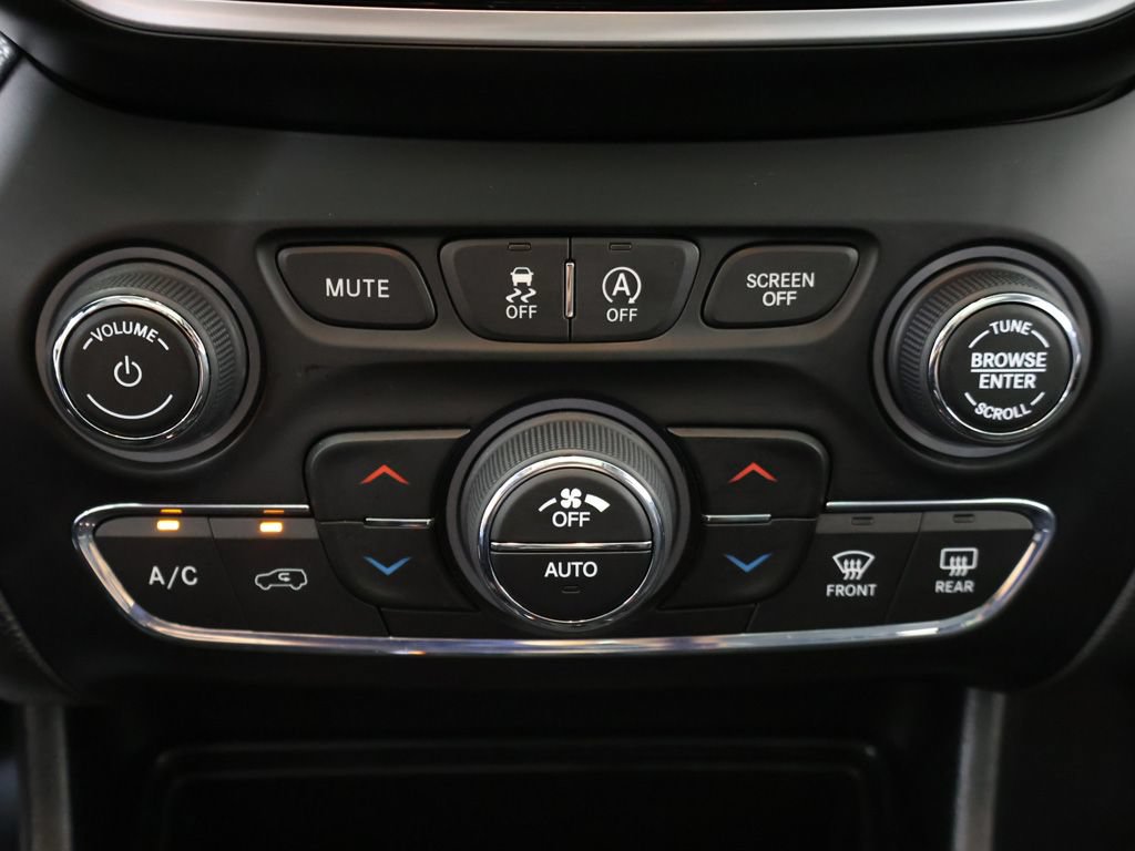 Used 2019 Jeep Cherokee Limited AWD/4WD image 50