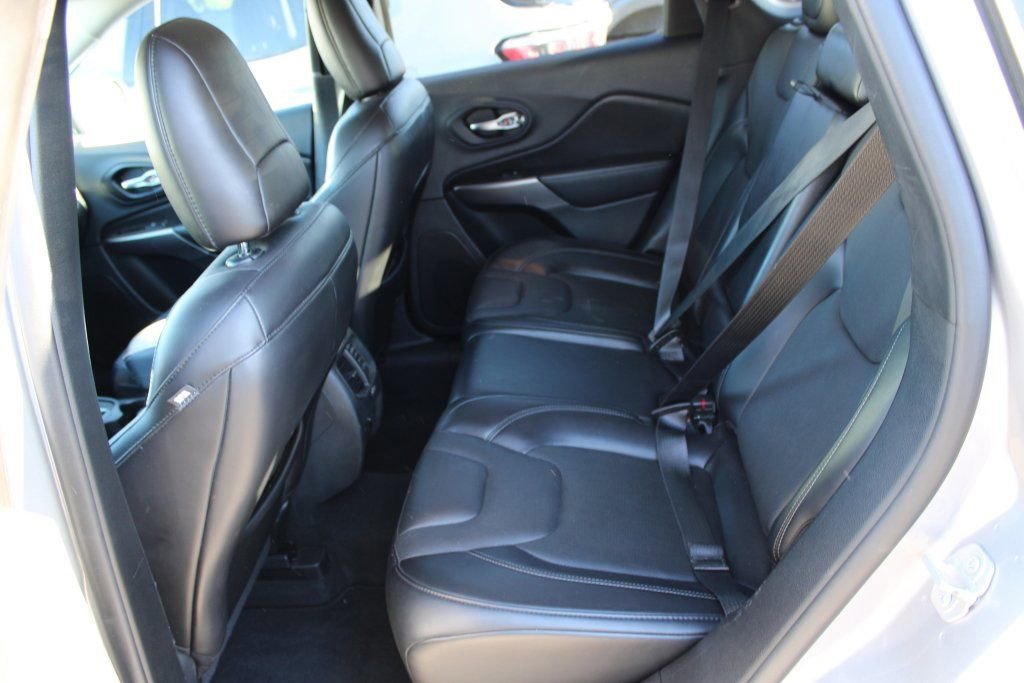 Used 2021 Jeep Cherokee Limited image 28