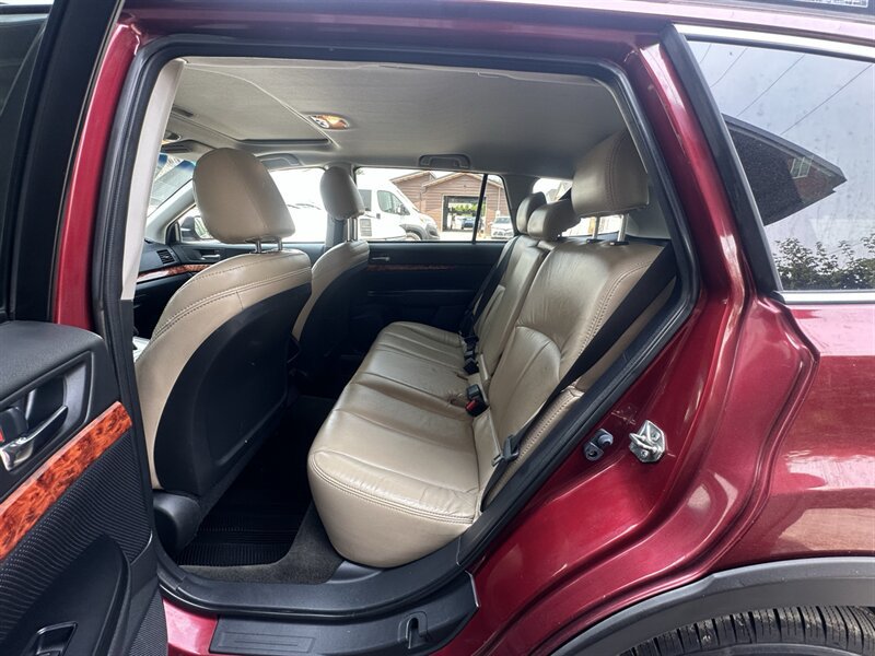 Used 2012 Subaru Outback 3.6R Limited AWD/4WD image 12
