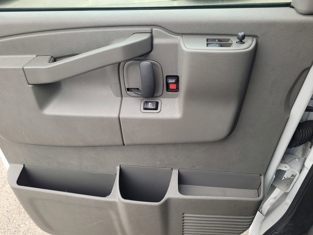 Used 2023 GMC Savana 3500 LS image 13