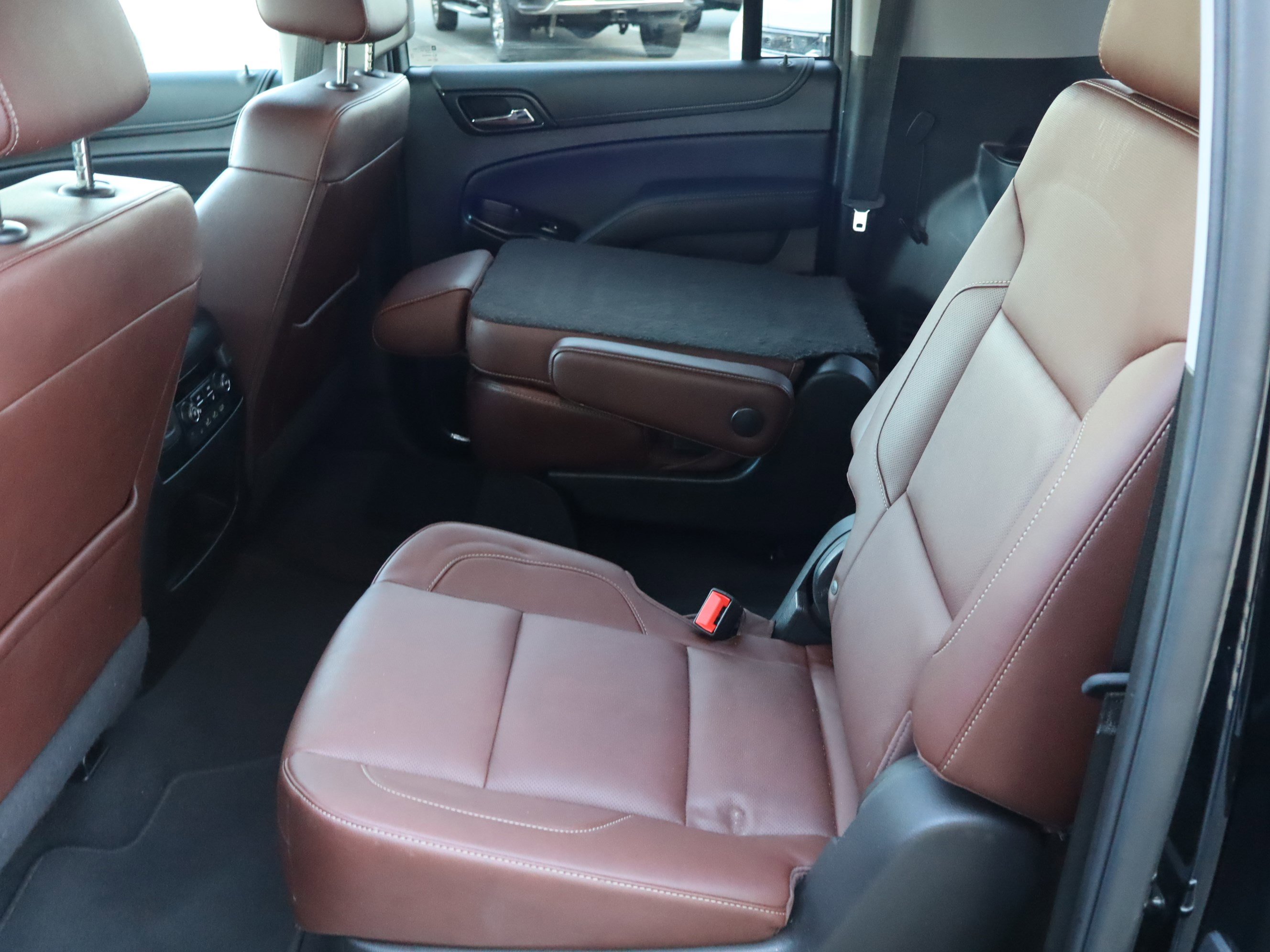 Used 2020 Chevrolet Suburban Premier w/ Premier Plus Edition image 33