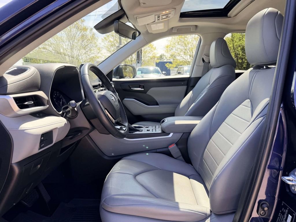 Used 2021 Toyota Highlander XLE image 20