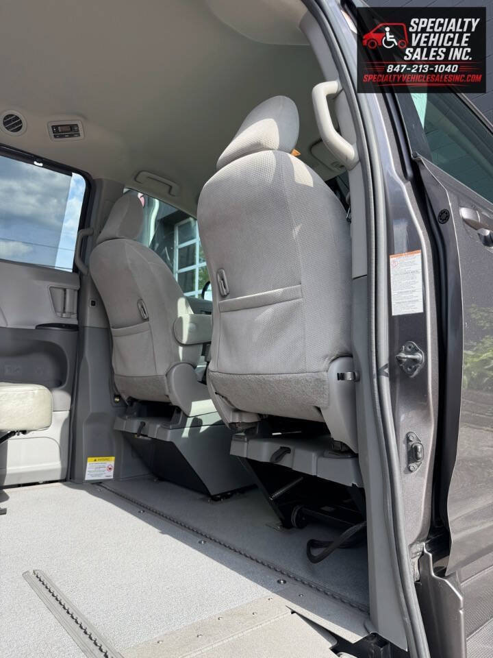 Used 2018 Toyota Sienna LE FWD image 30