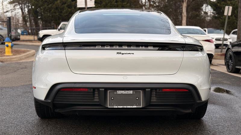 Used 2022 Porsche Taycan image 4