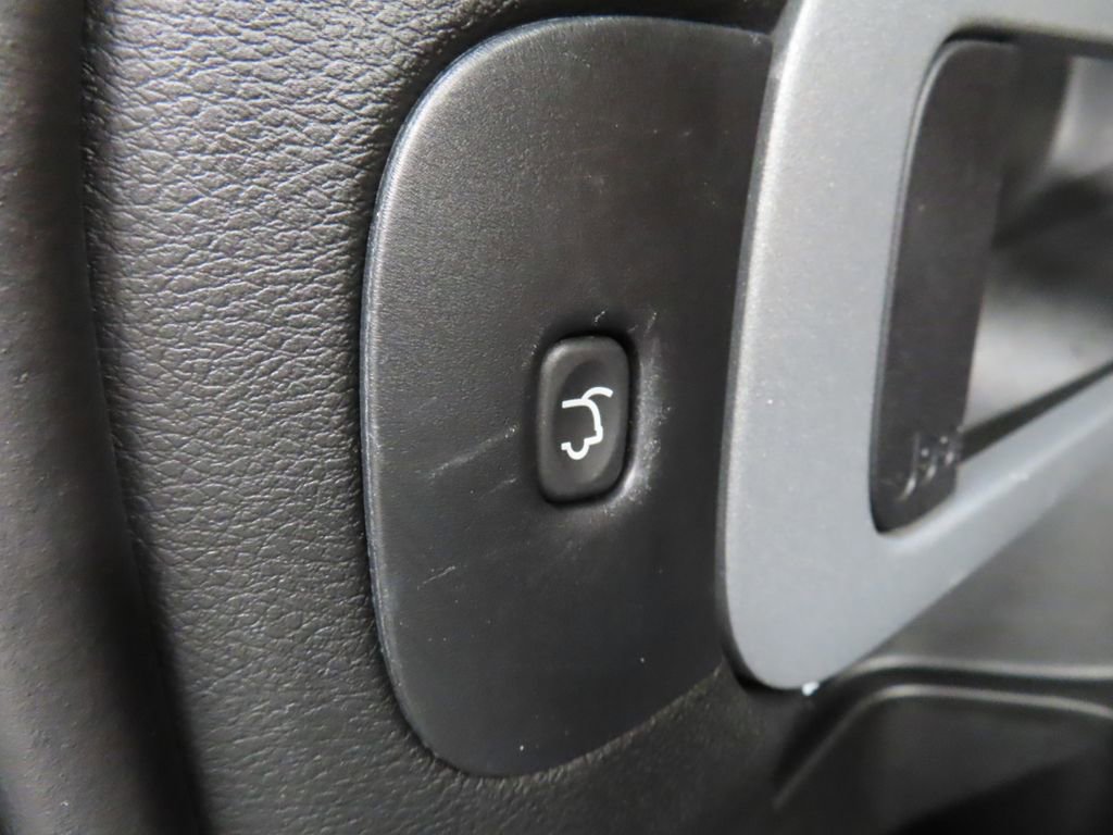 Used 2018 Jeep Cherokee Limited w/ High Altitude Package image 40