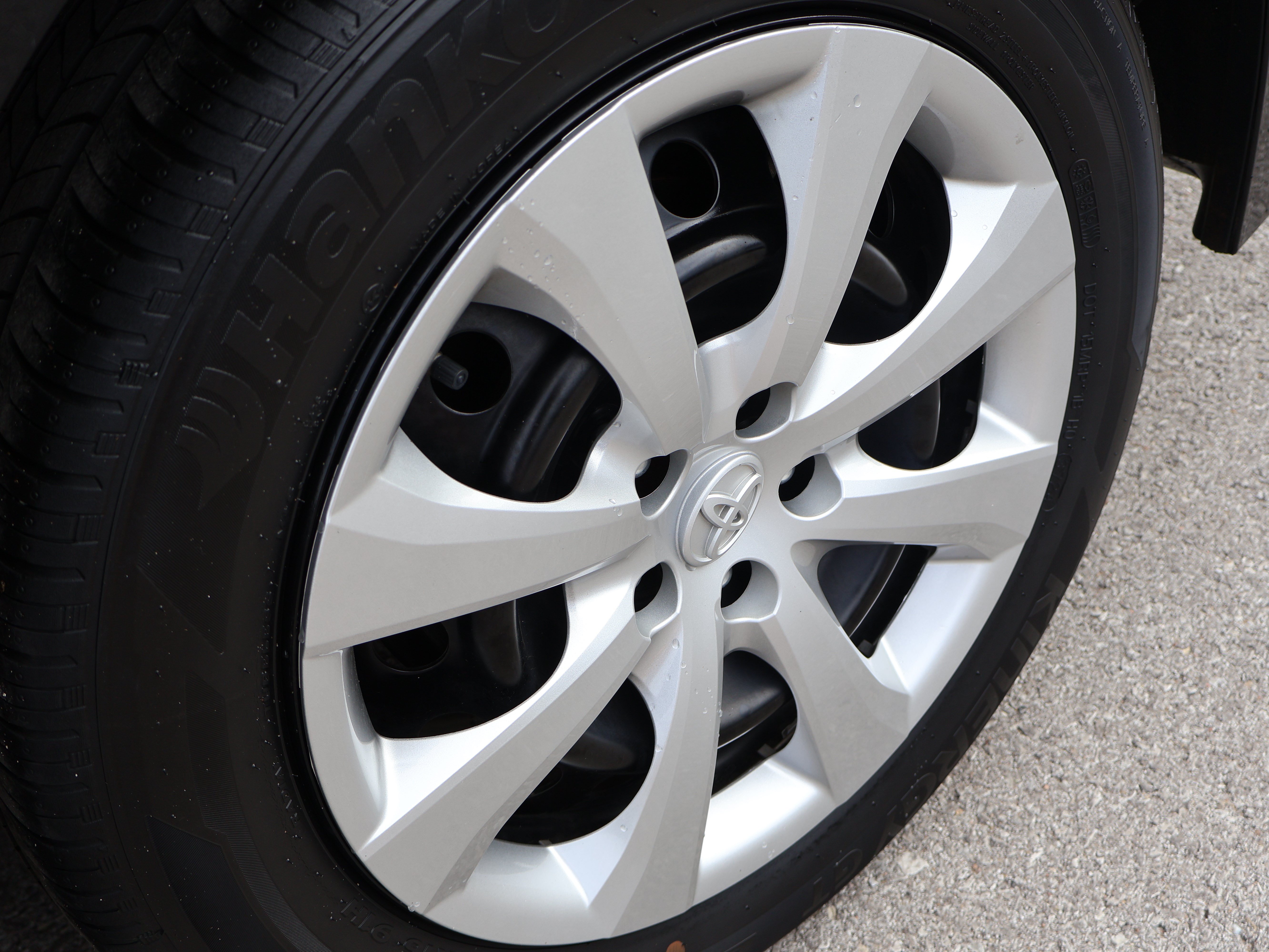 Used 2025 Toyota Corolla LE FWD image 39