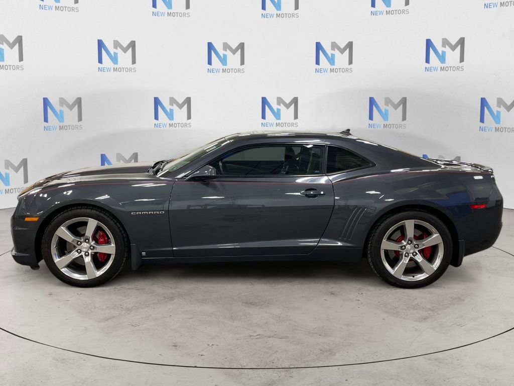 Used 2010 Chevrolet Camaro SS RWD image 2