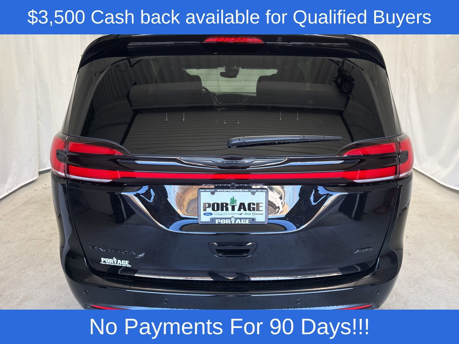 New 2026 Chrysler Pacifica Select w/ S Appearance Package image 4