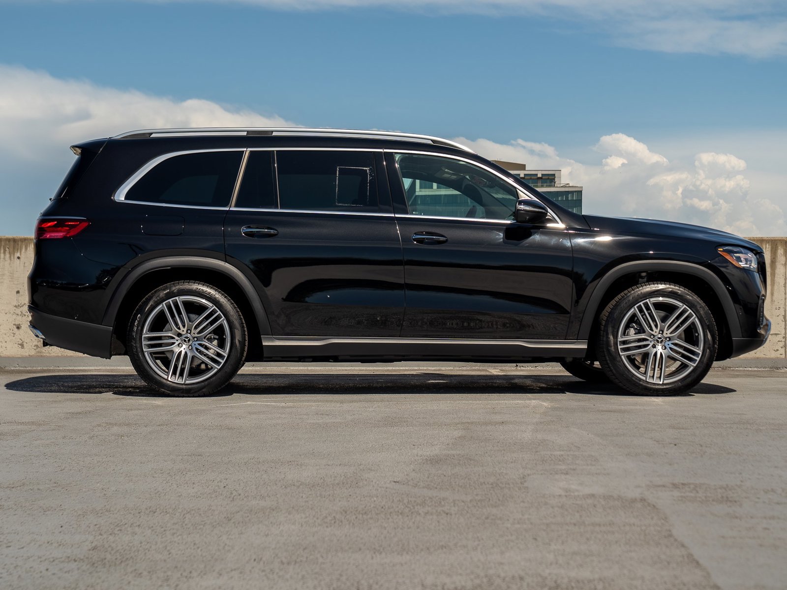Certified 2025 Mercedes-Benz GLS 450 4MATIC image 6