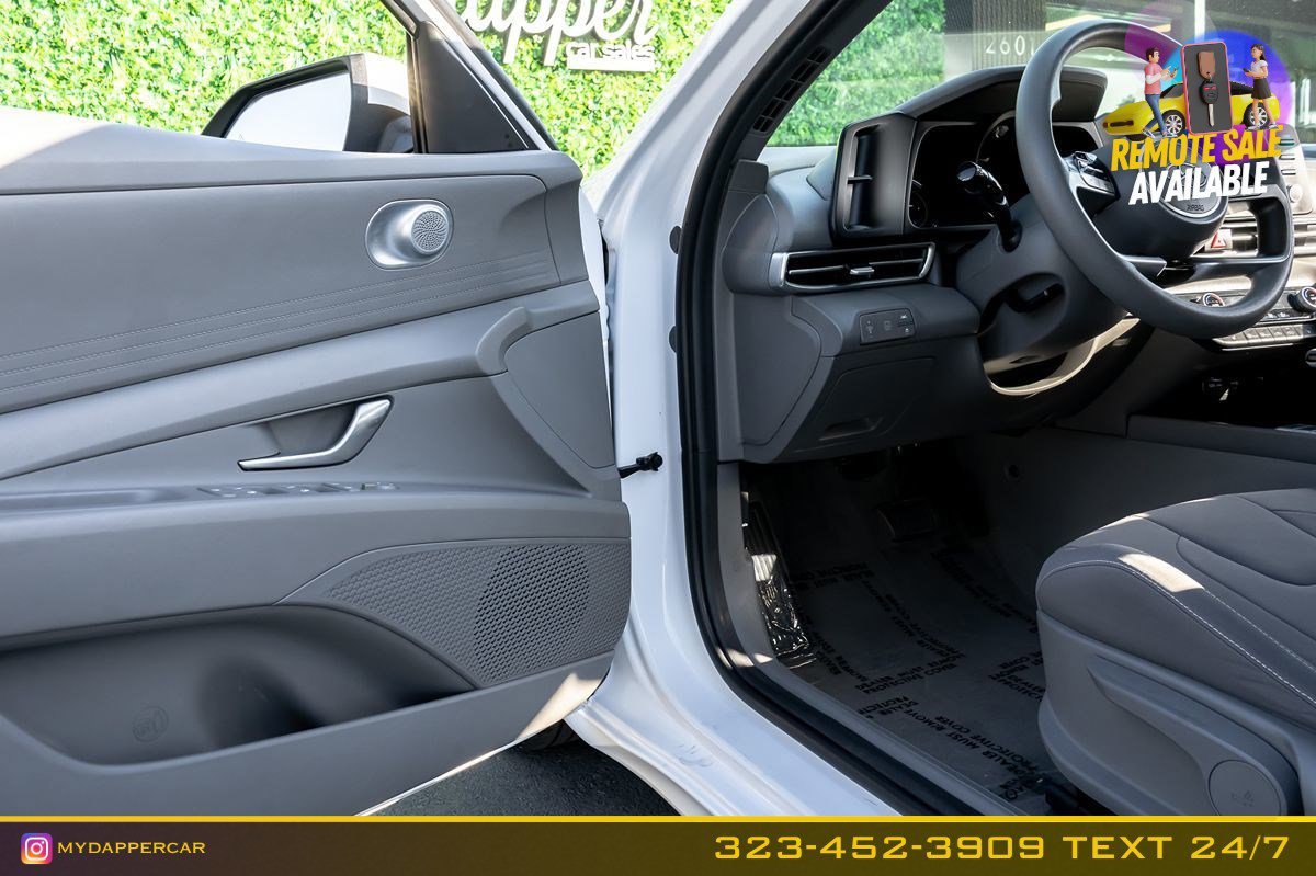 Used 2021 Hyundai Elantra Blue image 11