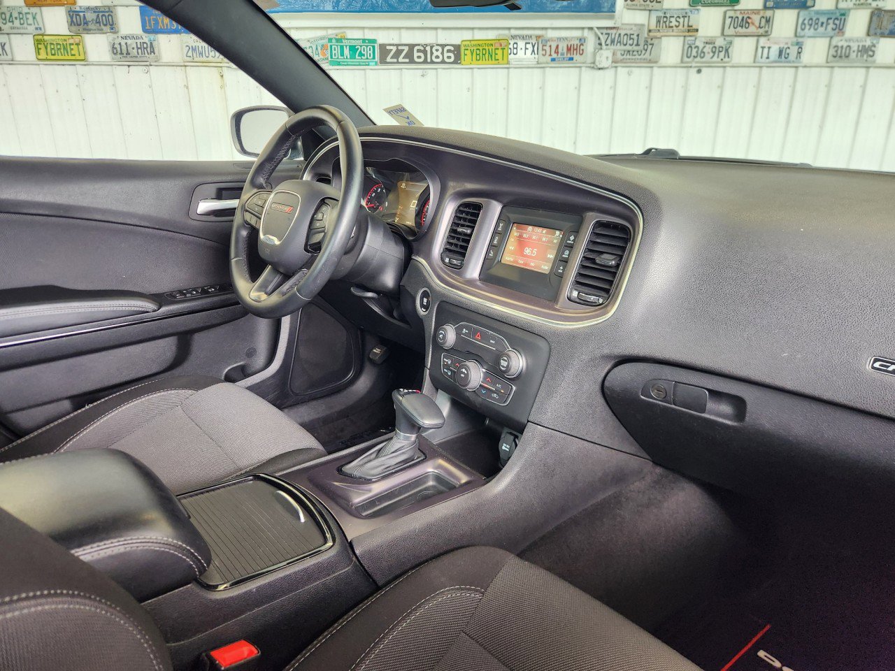 Used 2016 Dodge Charger SE w/ Blacktop Package image 2