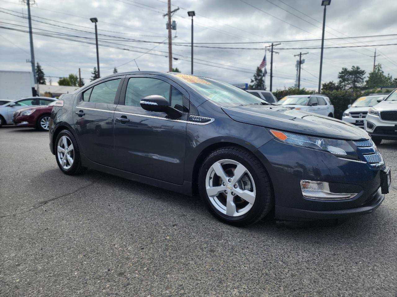 Used 2012 Chevrolet Volt FWD image 2