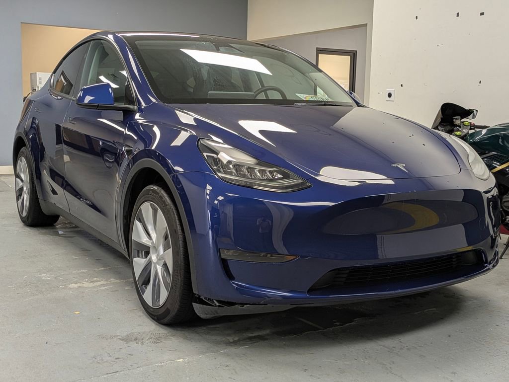 Used 2023 Tesla Model Y AWD image 3